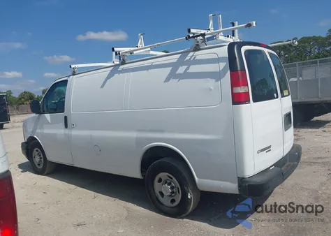 2015 Chevrolet Express 2500 Work Van z USA, uszkodzony, nr VIN 1GCWGFCF1F1278899